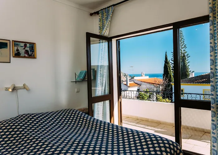 Fawlty Towers Villa Luz