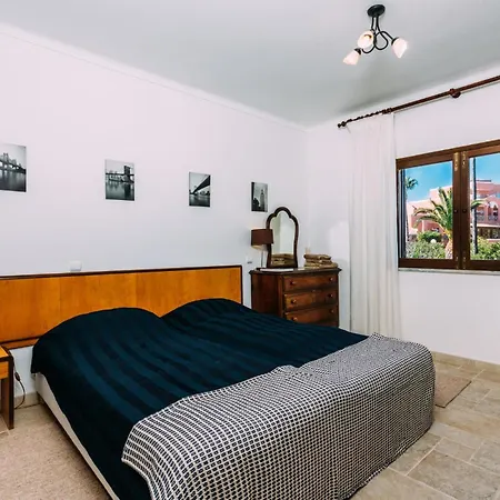 Fawlty Towers * Praia Da Luz